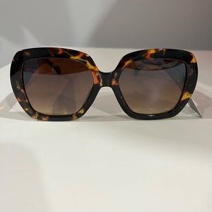 Animal print oversized sunglasses